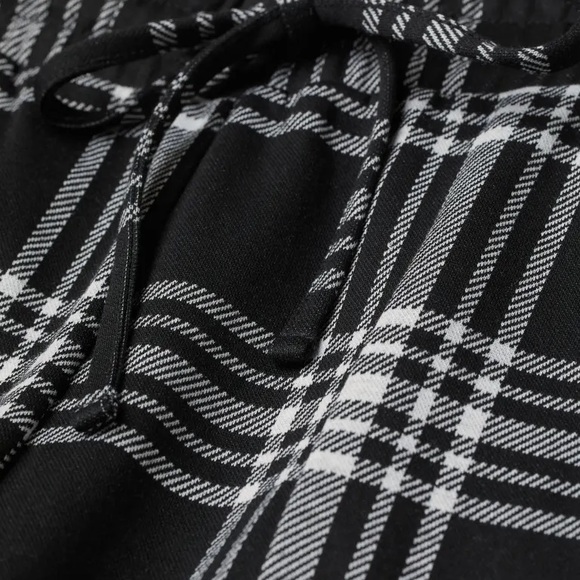 H&M Black & White Plaid Jersey Pants 🤍 - Picture 2 of 5